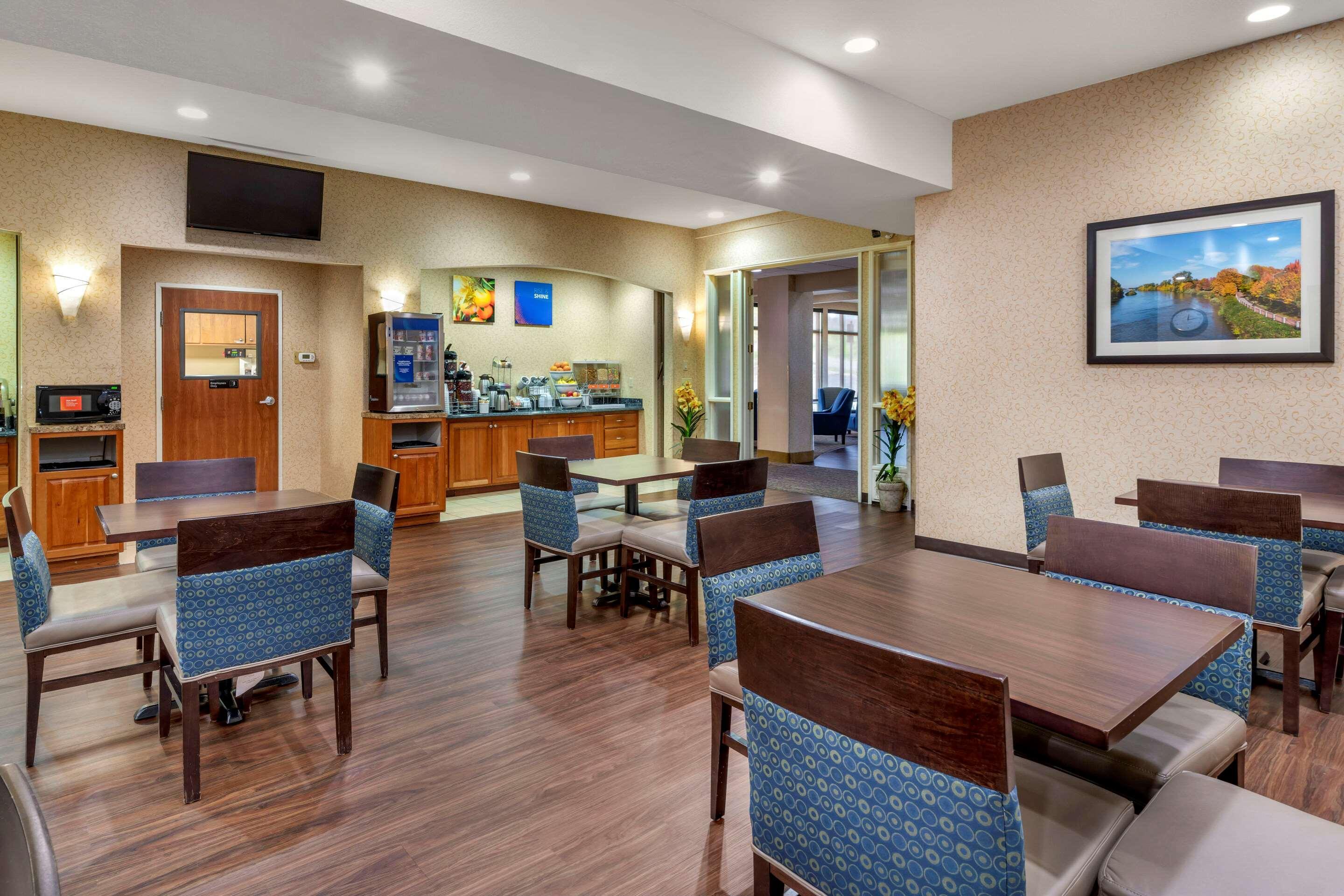 Comfort Suites Eugene Exterior foto